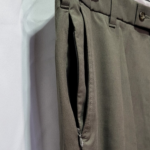 Dockers Men's Gray Workday Khakis Classic Fit Pleated Dress Pants Size 38X29 EUC - Picture 8 of 11